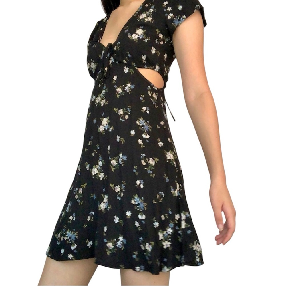 American Eagle Black Floral Cut Out V-Neck Short Sleeve Mini Sundress Dress - Picture 1 of 9